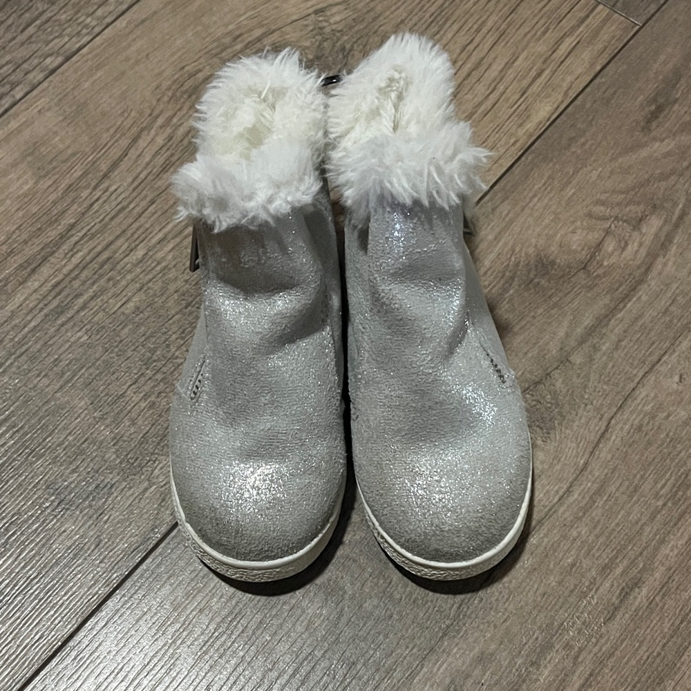 BC Footwear Kids' Shimmering Silver Boots with White Fur